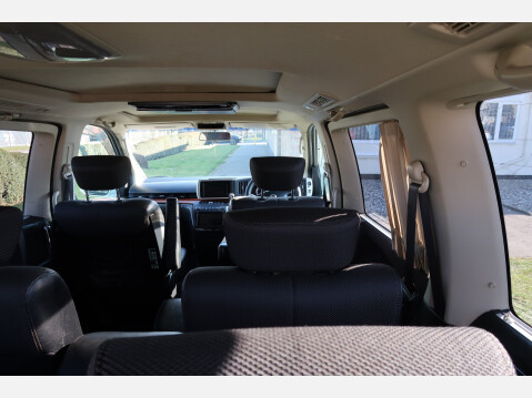 Nissan Elgrand Highway Star 37