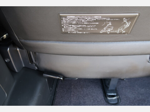 Nissan Elgrand Highway Star 38