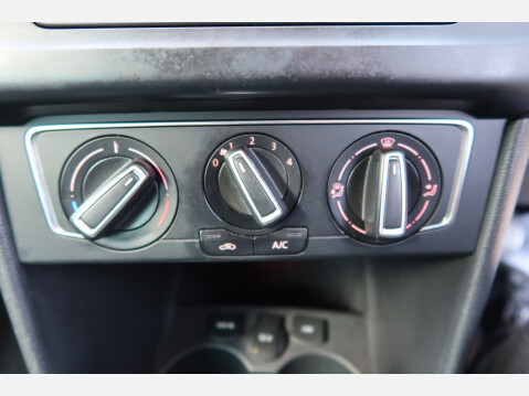 Volkswagen Polo SEL TSI DSG 34