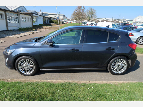 Ford Focus TITANIUM X 8