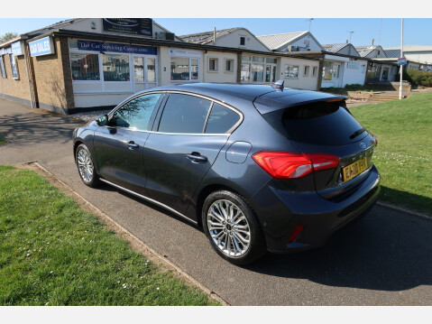 Ford Focus TITANIUM X 10