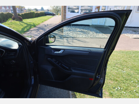 Ford Focus TITANIUM X 21
