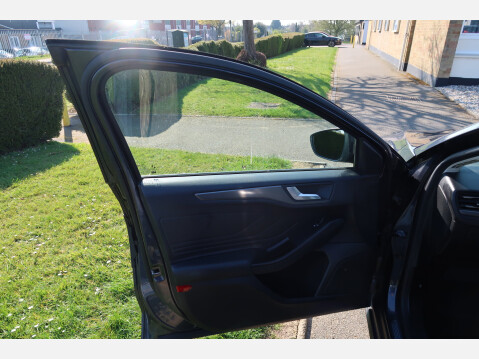 Ford Focus TITANIUM X 25