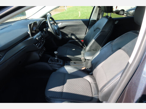 Ford Focus TITANIUM X 27