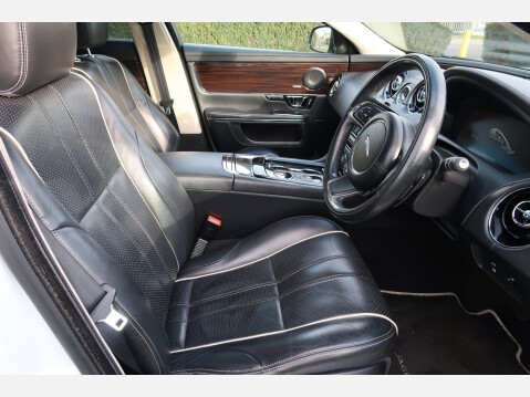 Jaguar XJ D V6 PORTFOLIO L 24