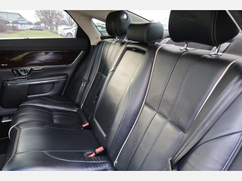 Jaguar XJ D V6 PORTFOLIO L 33