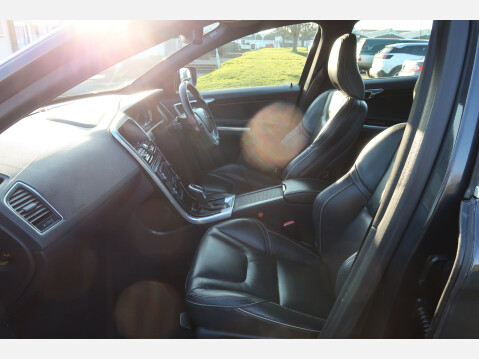 Volvo XC60 D5 R-DESIGN LUX NAV AWD 26