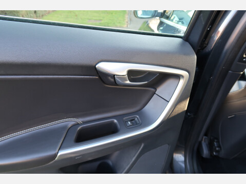 Volvo XC60 D5 R-DESIGN LUX NAV AWD 28