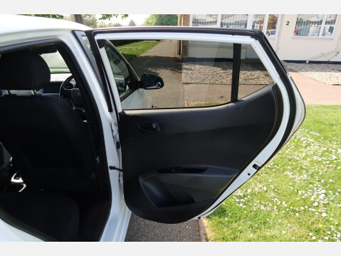 Hyundai i10 GO SE 29