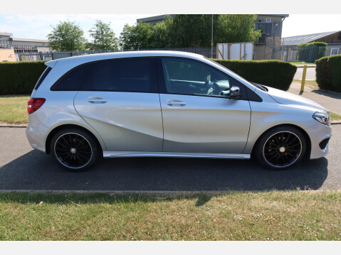 Mercedes-Benz B Class B 180 D AMG LINE PREMIUM 16
