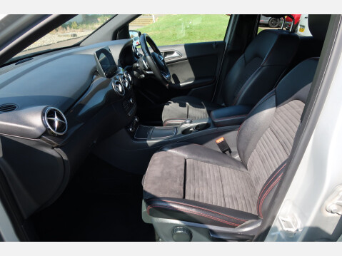 Mercedes-Benz B Class B 180 D AMG LINE PREMIUM 26