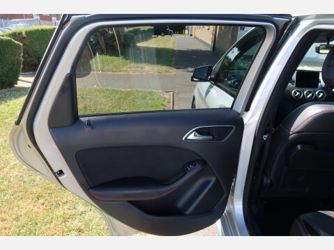 Mercedes-Benz B Class B 180 D AMG LINE PREMIUM 27