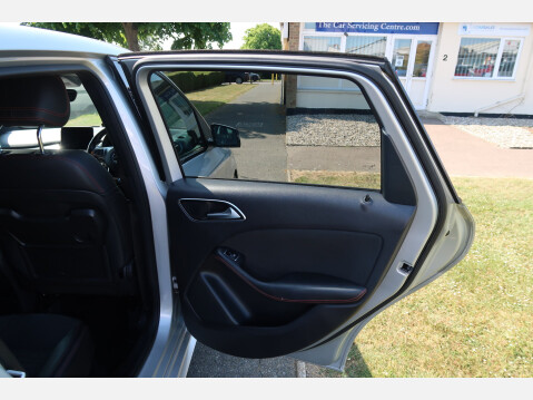 Mercedes-Benz B Class B 180 D AMG LINE PREMIUM 29