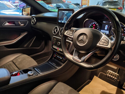 Mercedes-Benz A Class 2.1 A200d AMG Line 10