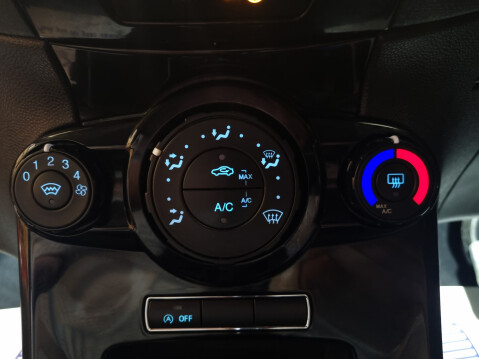 Ford Fiesta ZETEC 17