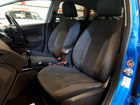Ford Fiesta TITANIUM 12