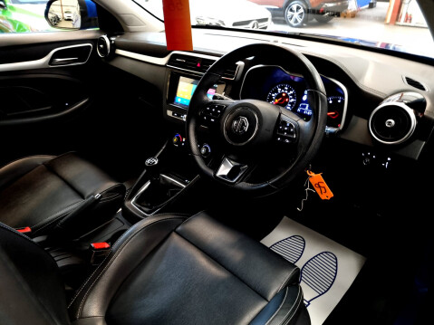 MG ZS EXCLUSIVE 9
