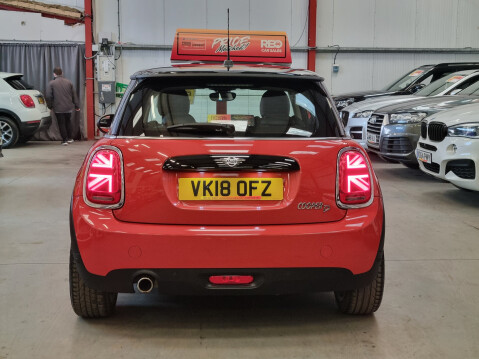 Mini Hatch COOPER D 7