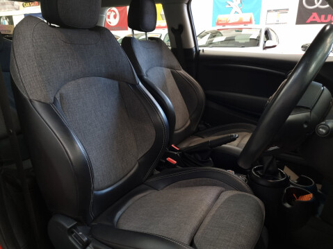 Mini Hatch COOPER D 10