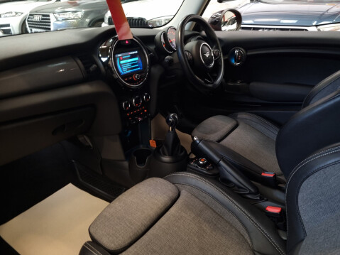 Mini Hatch COOPER D 11
