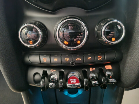 Mini Hatch COOPER D 15