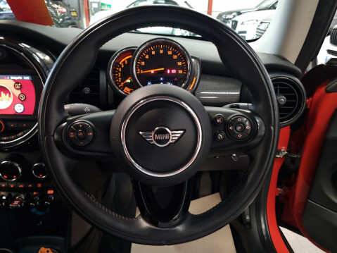 Mini Hatch COOPER D 19