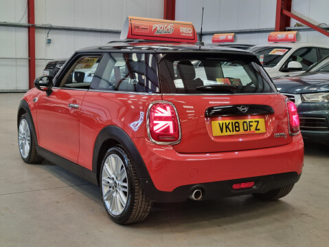 Mini Hatch COOPER D 6