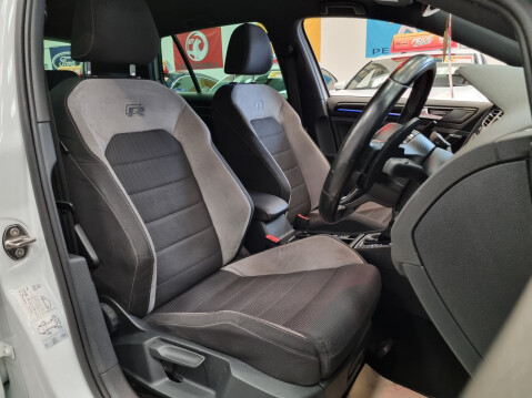 Volkswagen Golf R DSG 9
