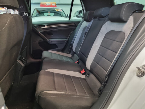 Volkswagen Golf R DSG 16