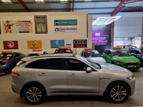 Jaguar F-Pace R-SPORT AWD 9