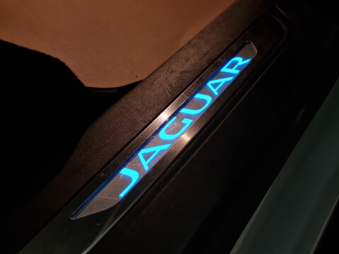 Jaguar F-Pace R-SPORT AWD 12