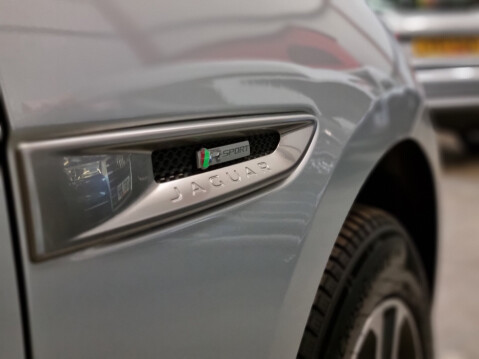 Jaguar F-Pace R-SPORT AWD 15