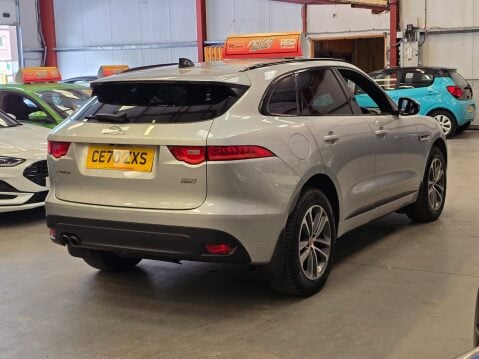 Jaguar F-Pace R-SPORT AWD 6