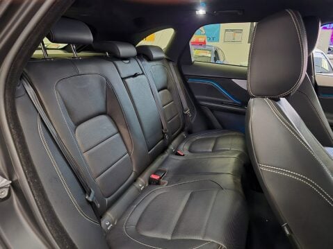 Jaguar F-Pace R-SPORT AWD 12