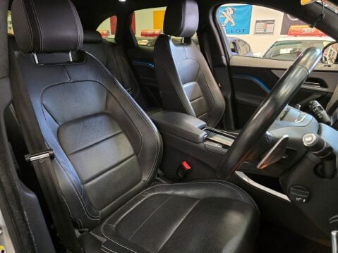 Jaguar F-Pace R-SPORT AWD 19