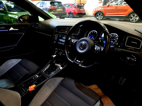 Volkswagen Golf R DSG 10