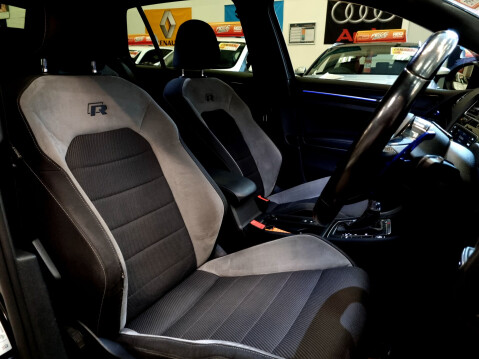 Volkswagen Golf R DSG 11