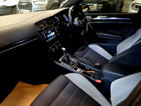 Volkswagen Golf R DSG 12