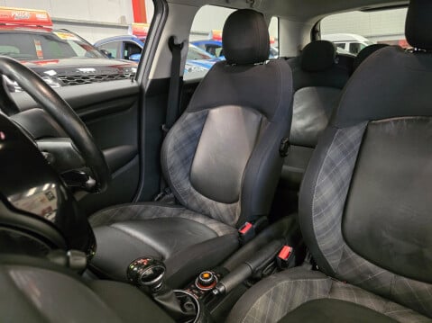 Mini Hatch COOPER 11