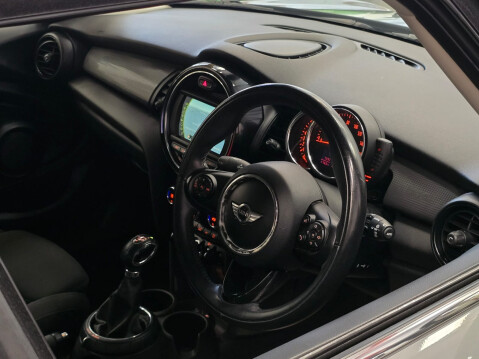 Mini Hatch COOPER 12