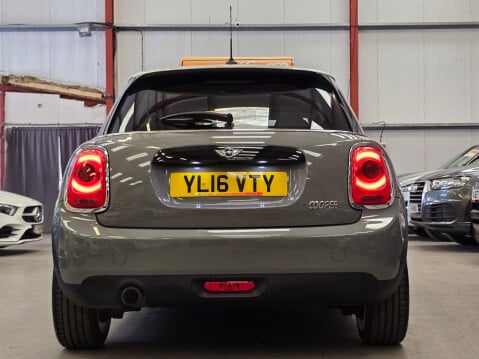 Mini Hatch COOPER 4