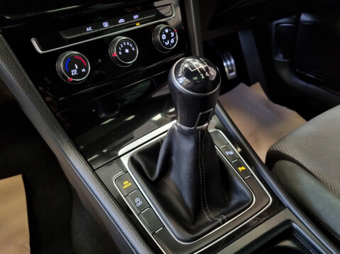 Volkswagen Golf R LINE EDITION TDI BLUEMOTION TECHNOLOGY 17