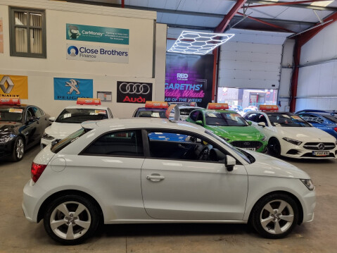 Audi A1 TFSI SPORT 8