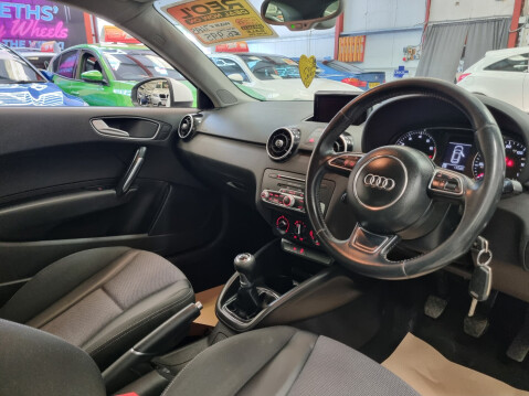 Audi A1 TFSI SPORT 9