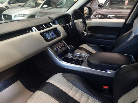 Land Rover Range Rover Sport V8 SVR 13