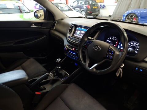 Hyundai TUCSON CRDI SE NAV BLUE DRIVE 9