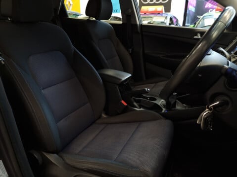 Hyundai TUCSON CRDI SE NAV BLUE DRIVE 10