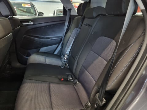 Hyundai TUCSON CRDI SE NAV BLUE DRIVE 18