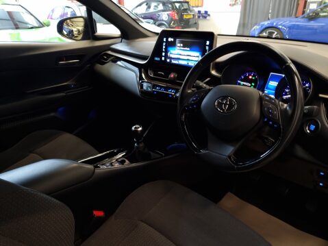 Toyota C-HR DYNAMIC 9