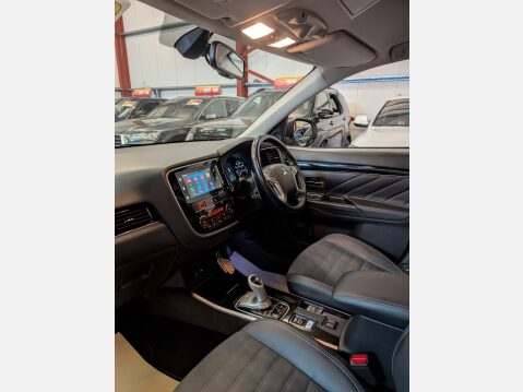 Mitsubishi Outlander PHEV JURO 19